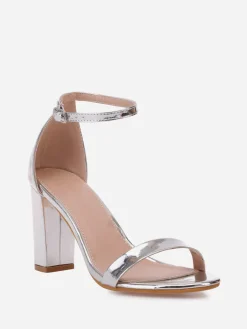 Hot La Modeuse Sandales vernies à talon carré Argenté