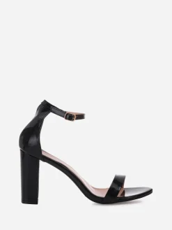 Outlet La Modeuse Sandales vernies à talon carré Noir