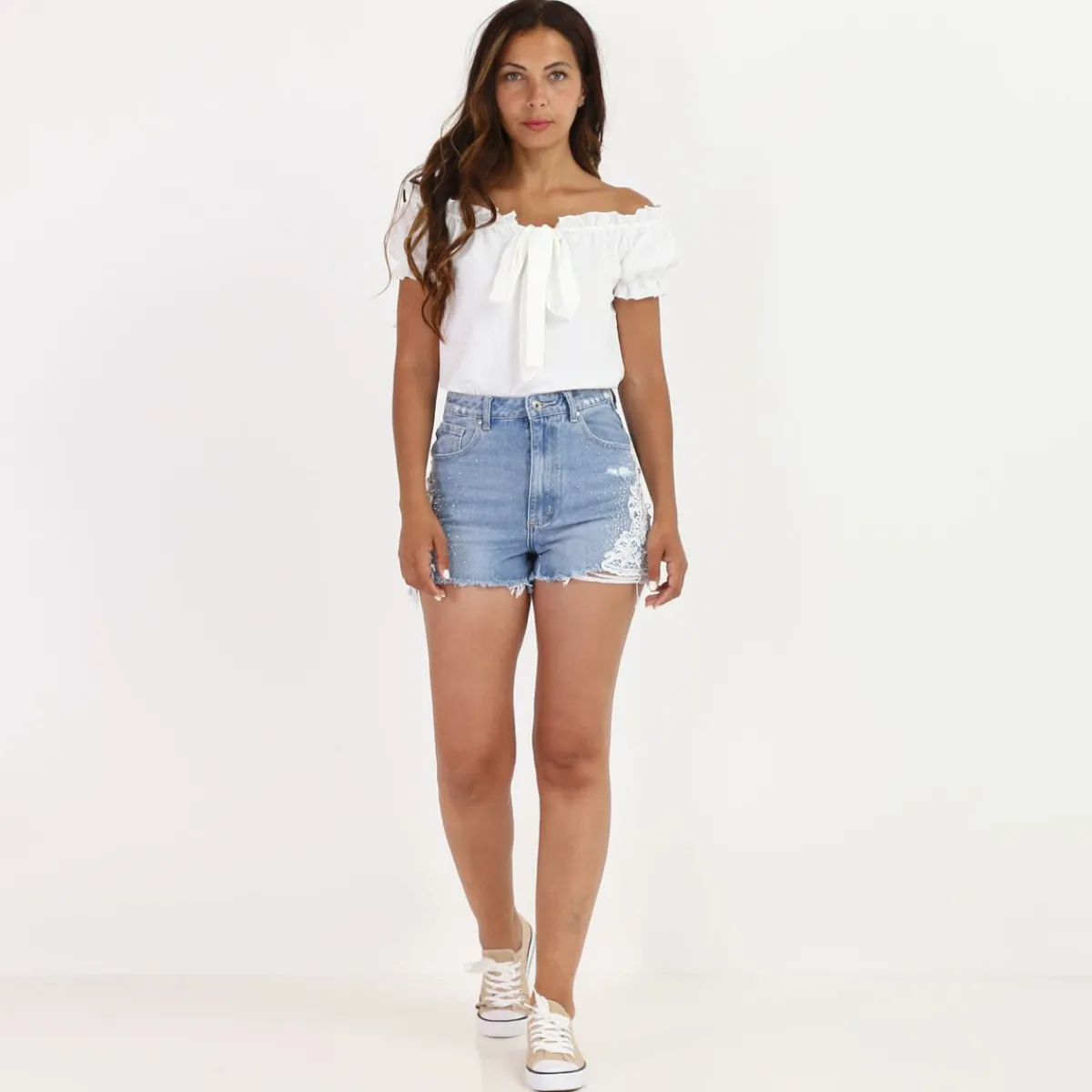 Sale La Modeuse Short en jean destroy à broderie et strass Bleu