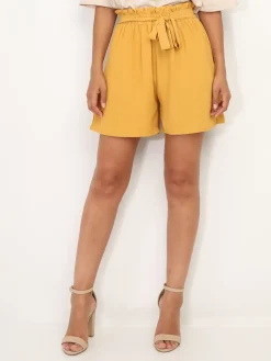 La Modeuse Short fluide avec ceinture à nouer Jaune