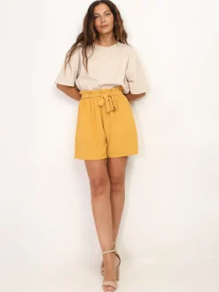 La Modeuse Short fluide avec ceinture à nouer Jaune