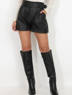 Sale La Modeuse Short froncé ceinturé en simili Noir