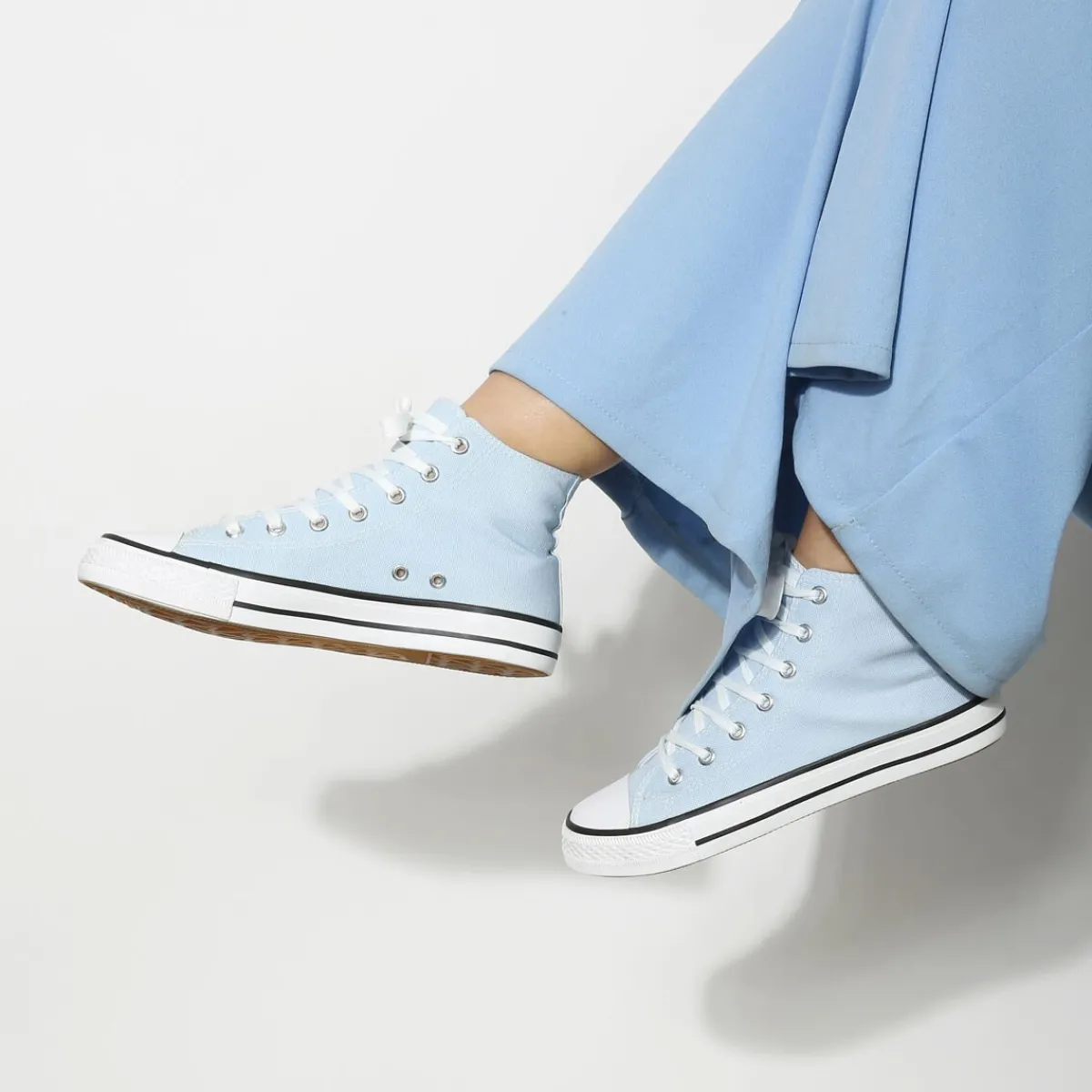 Hot La Modeuse Tennis en toile ciel à lacets BleuClair