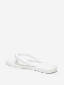 Clearance La Modeuse Tongs à bout carré et bride arrondie Blanc