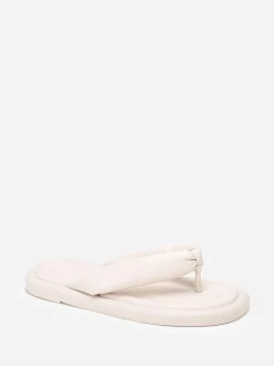 Sale La Modeuse Tongs en simili à bride arrondie et matelassée Beige