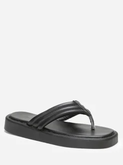 Online La Modeuse Tongs plateformes à bride matelassée Noir