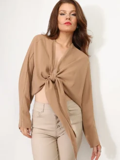 Outlet La Modeuse Top court fluide à nouer Camel