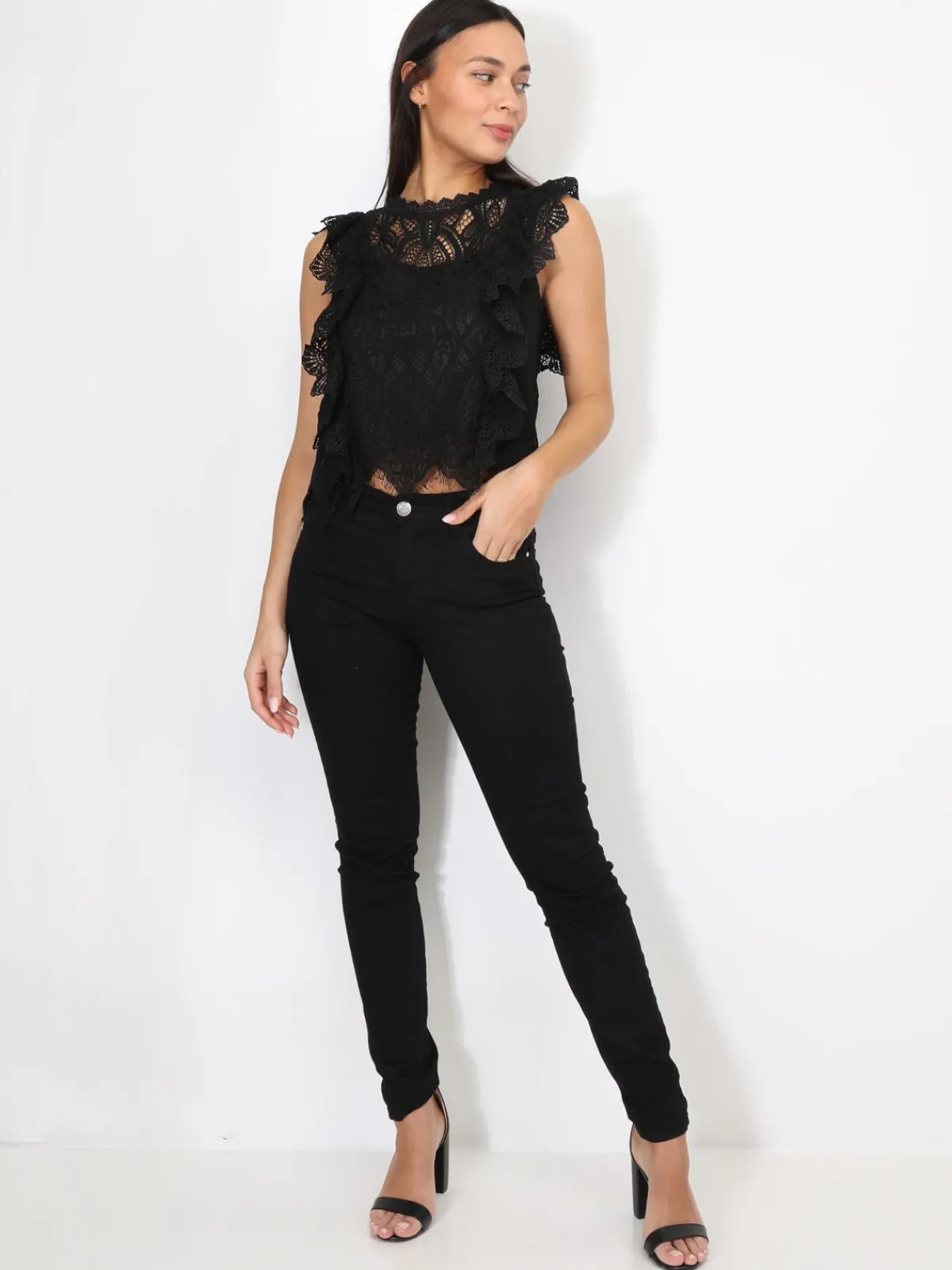 Online La Modeuse Top en dentelle à volants Noir