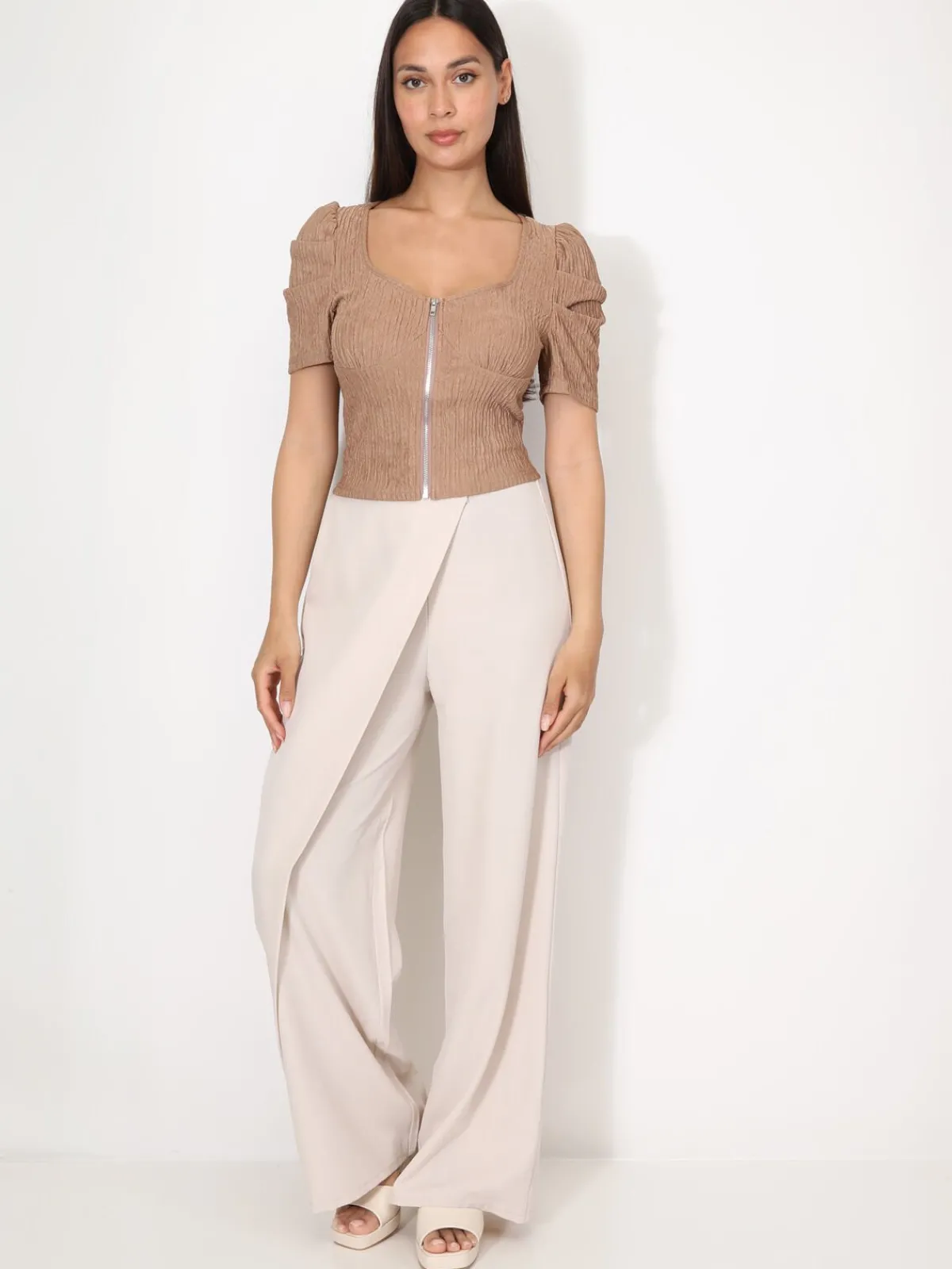 New La Modeuse Top zippé à manches gigot Taupe