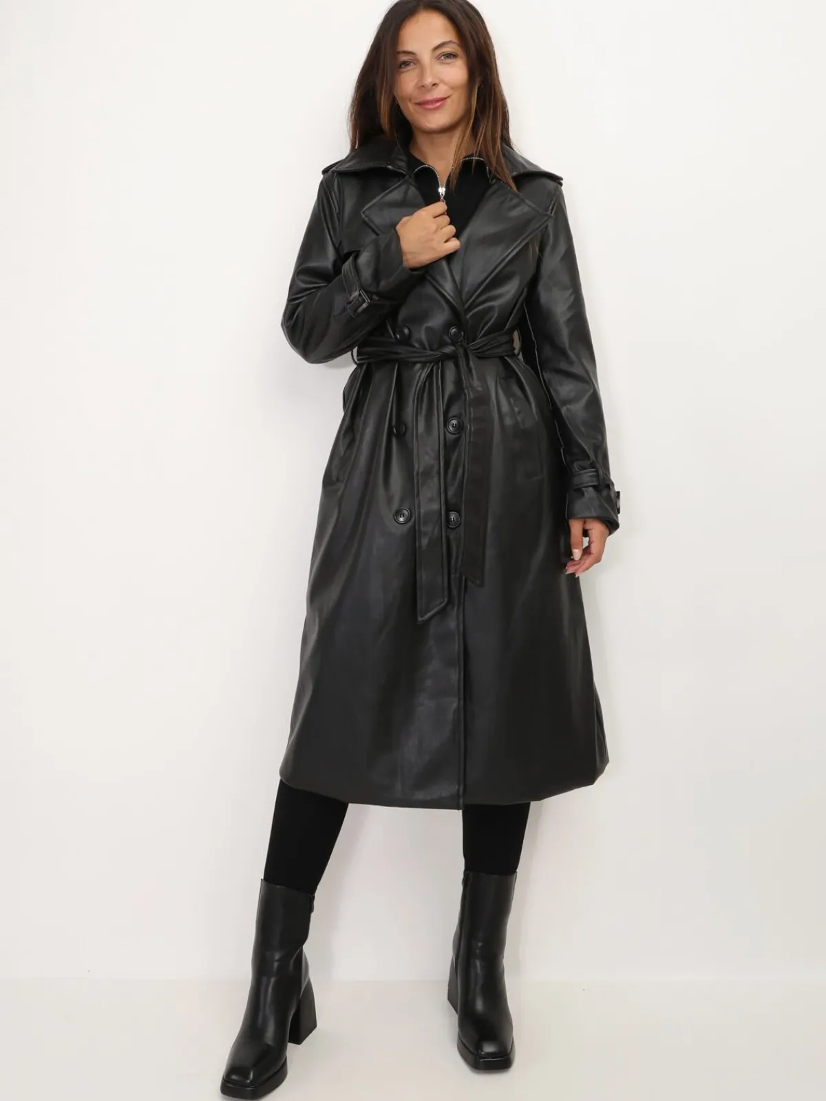 Discount La Modeuse Trench mi-long ceinturé en simili Noir