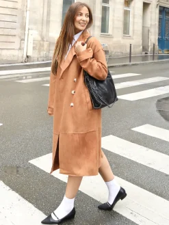 Best La Modeuse Trench mi-long en suédine Camel